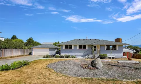 1214 38th St, Anacortes, WA 98221