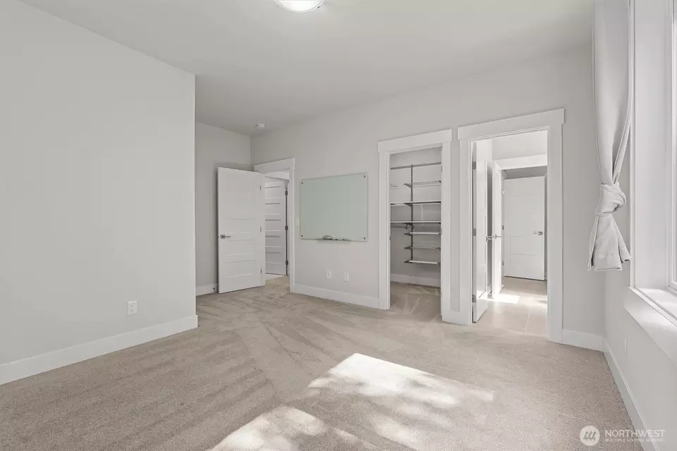 Bedroom - 599 Viewcrest Dr NW, Issaquah, WA 98027 photo 6 of 9