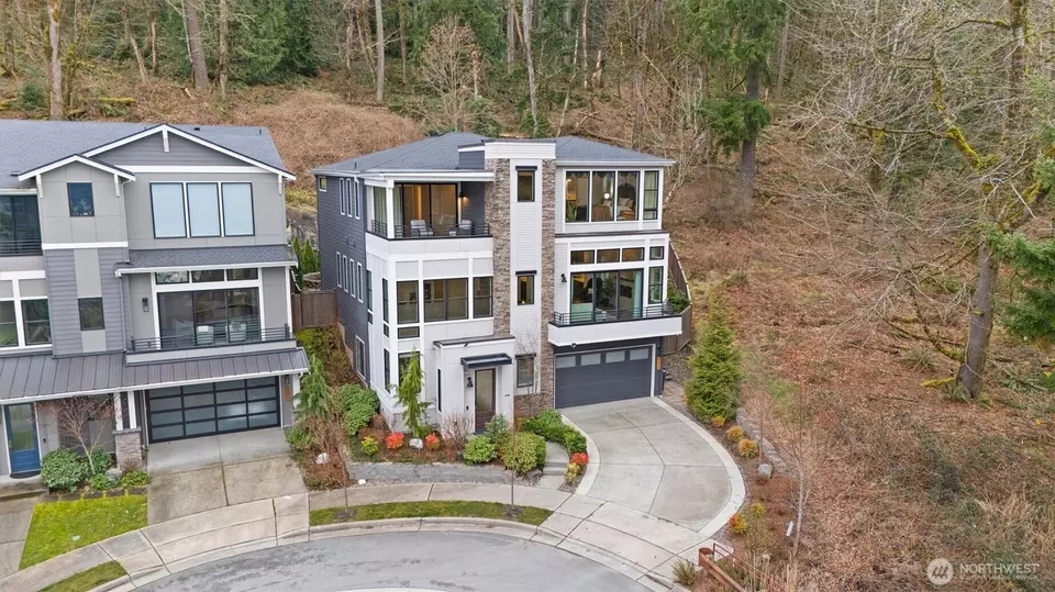 Exterior - 599 Viewcrest Dr NW, Issaquah, WA 98027 photo 2 of 8
