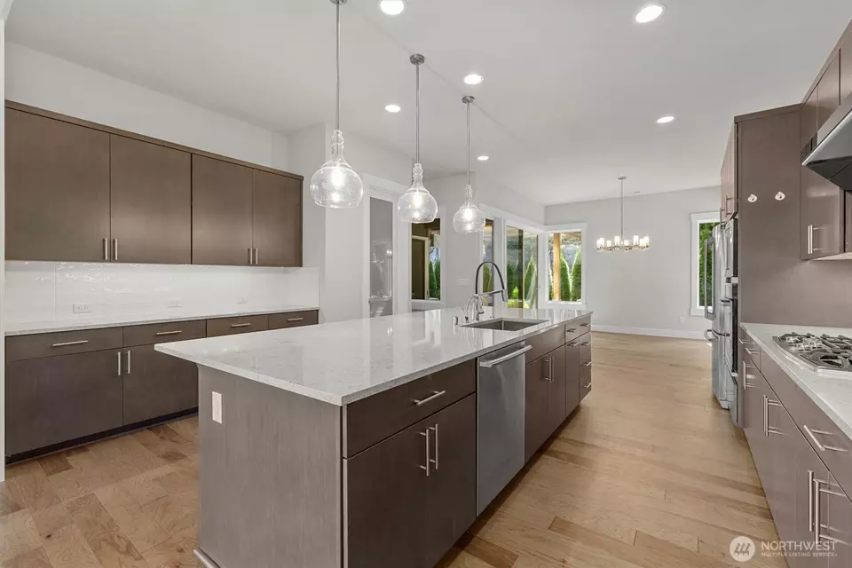Kitchen - 599 Viewcrest Dr NW, Issaquah, WA 98027 photo 1 of 2