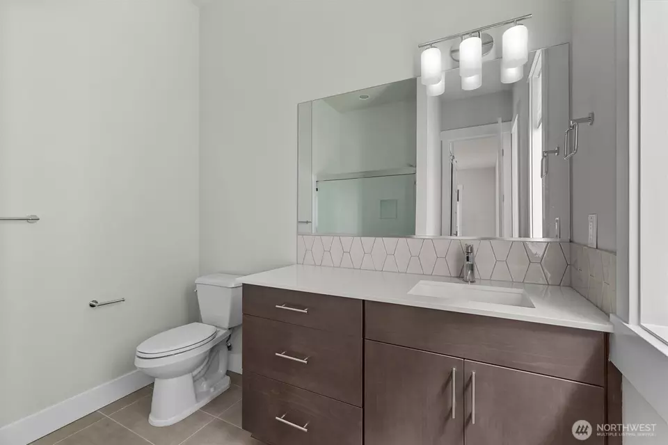 Bath - 599 Viewcrest Dr NW, Issaquah, WA 98027 photo 1 of 5