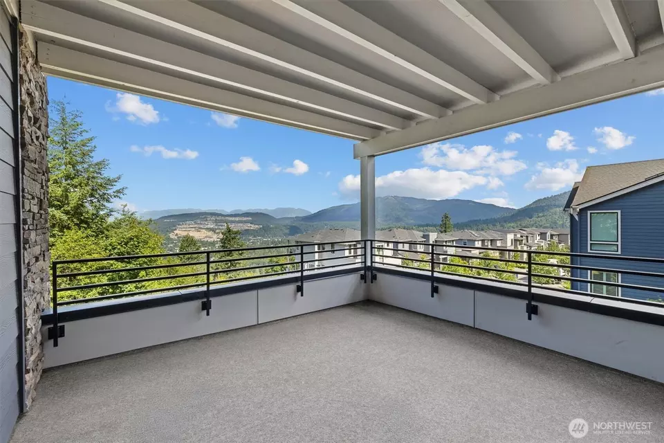 Exterior - 599 Viewcrest Dr NW, Issaquah, WA 98027 photo 3 of 8