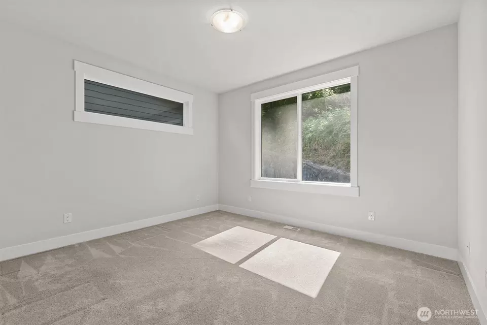 Bedroom - 599 Viewcrest Dr NW, Issaquah, WA 98027 photo 7 of 9