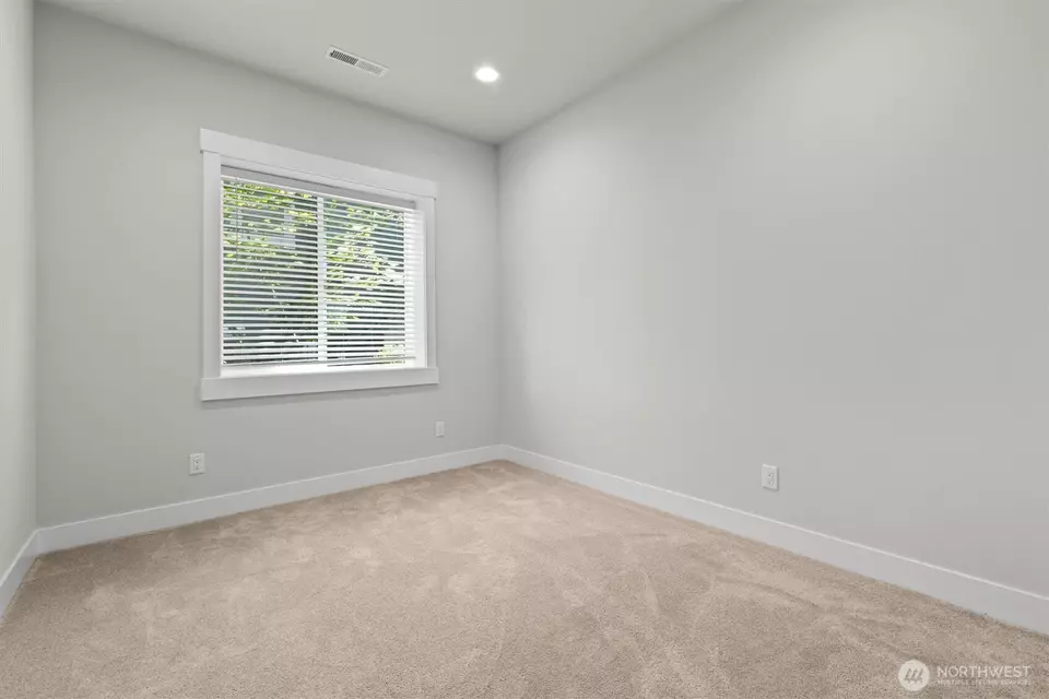 Bedroom - 599 Viewcrest Dr NW, Issaquah, WA 98027 photo 9 of 9
