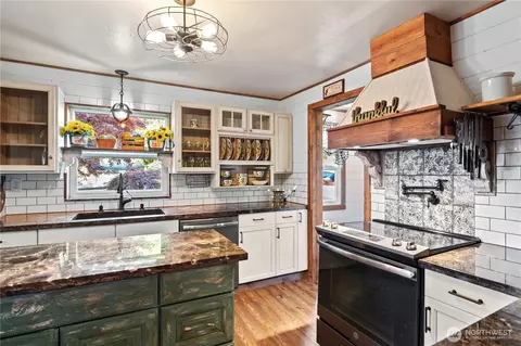 Kitchen - 6232 Berkshire Dr, Everett, WA 98203 photo 2 of 2