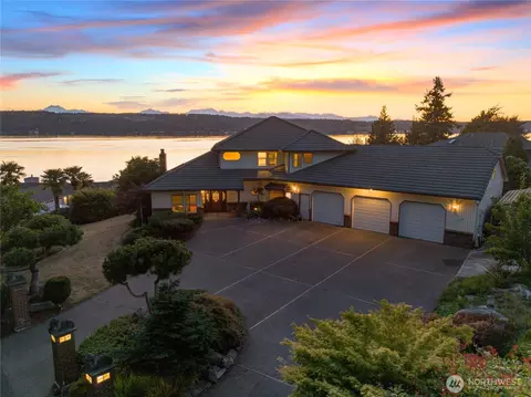 1870 NW Kint Dr, Bremerton, WA 98311