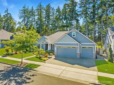 4411 Caddyshack Dr NE, Lacey, WA 98516