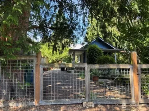 8535 Dibble Ave NW, Seattle, WA 98117