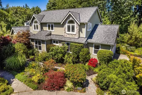 744 Brookcliff Ln NE, Bainbridge Island, WA 98110