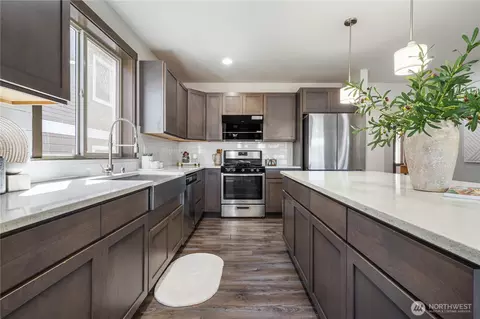Kitchen - 18226 3rd Dr SE, Bothell, WA 98012 photo 2 of 4