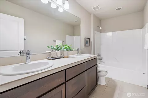 Bath - 18226 3rd Dr SE, Bothell, WA 98012 photo 3 of 3