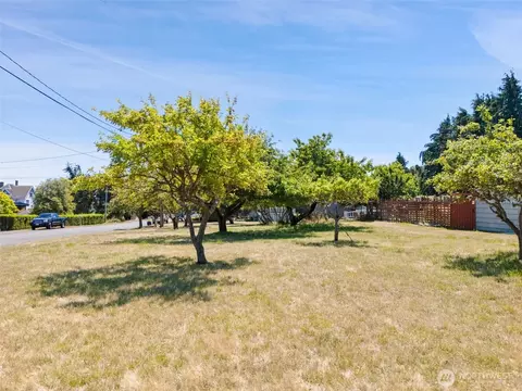 9999 Lawrence St, Port Townsend, WA 98368
