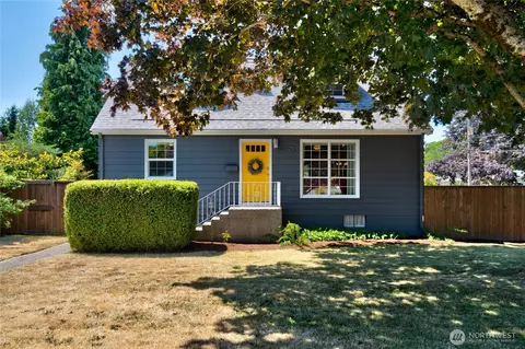 3025 Ellis St, Bellingham, WA 98225
