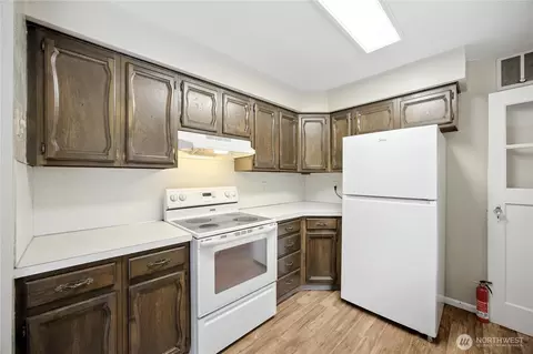 Kitchen - 306 E Sr 4, Cathlamet, WA 98612 photo 2 of 6