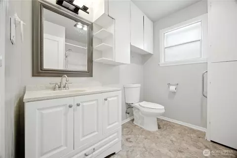 Bath - 306 E Sr 4, Cathlamet, WA 98612 photo 1 of 2