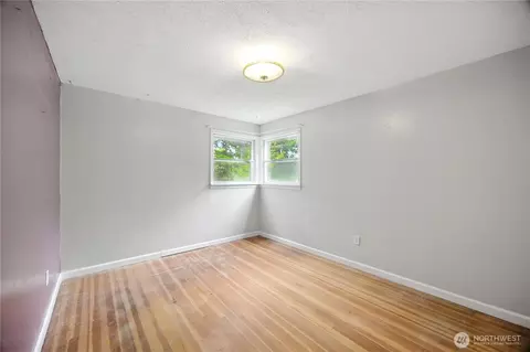 Bedroom - 306 E Sr 4, Cathlamet, WA 98612 photo 3 of 7