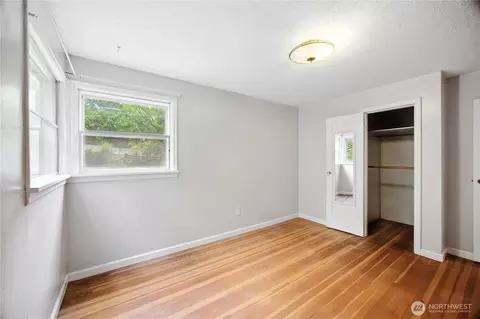 Bedroom - 306 E Sr 4, Cathlamet, WA 98612 photo 4 of 7