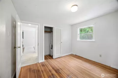 Bedroom - 306 E Sr 4, Cathlamet, WA 98612 photo 1 of 7