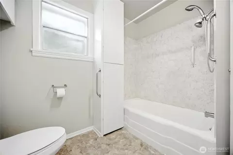 Bath - 306 E Sr 4, Cathlamet, WA 98612 photo 2 of 2