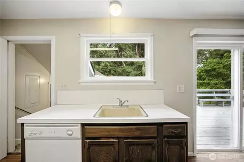 Kitchen - 306 E Sr 4, Cathlamet, WA 98612 photo 6 of 6