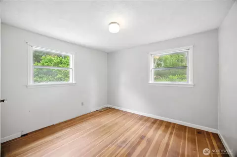 Bedroom - 306 E Sr 4, Cathlamet, WA 98612 photo 2 of 7