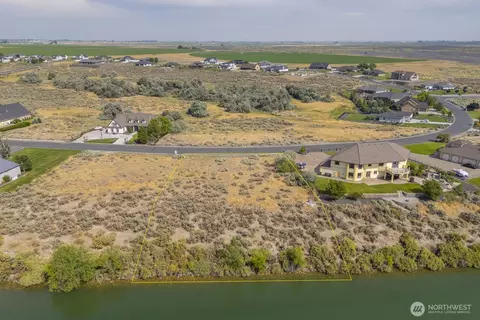 7587 Dune Lake Rd SE, Moses Lake, WA 98837