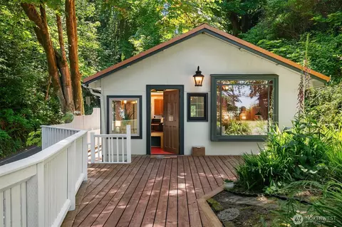 10915 103rd Ave SW, Vashon, WA 98070