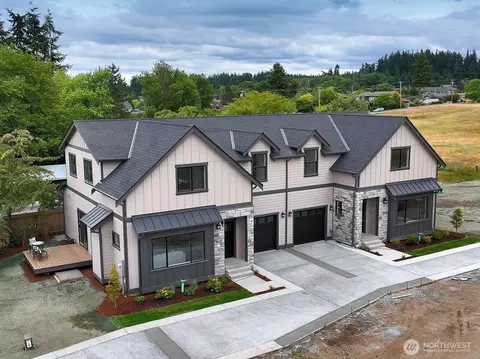 683 3rd St #2, Langley, WA 98260