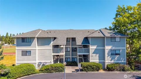 726 E Whidbey Ave, Oak Harbor, WA 98277
