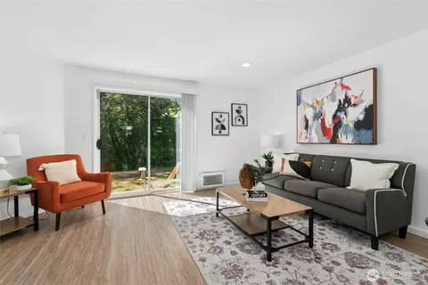 Living - 18910 Bothell Everett Hwy #G3, Bothell, WA 98012 photo 1 of 5