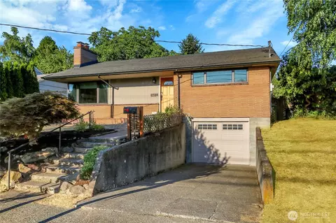 5020 47th Ave NE, Seattle, WA 98105