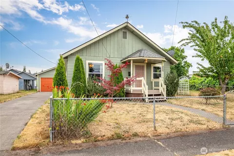 1210 S 3rd Ave, Kelso, WA 98626