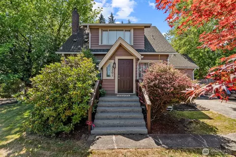 3301 Columbia Heights Rd, Longview, WA 98632