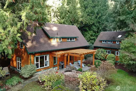 3638 Redtail Ln, Clinton, WA 98236