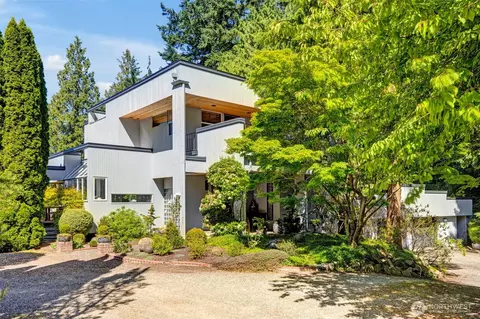 3643 Dosewallips Ln, Clinton, WA 98236