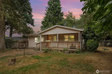212 Chapman Rd, Castle Rock, WA 98611