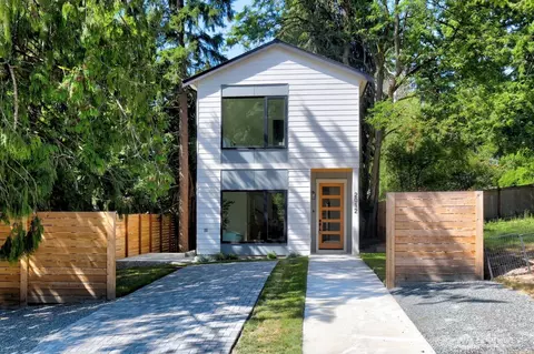 2012 NE 143 St #B, Seattle, WA 98125