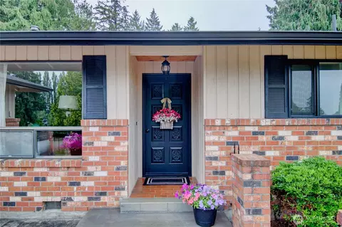 2820 Cherokee Ln, Mount Vernon, WA 98273