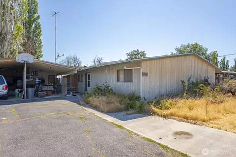 449 Offutt Dr, Moses Lake, WA 98837