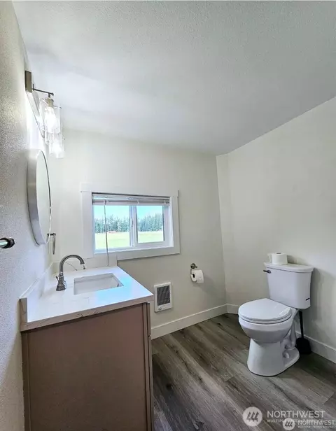 Bath - 343 Hawkins Rd, Winlock, WA 98596 photo 4 of 4