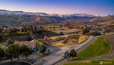 1395 Mountain Vis, Wenatchee, WA 98801