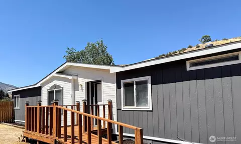 3076 Hedding St, Entiat, WA 98822