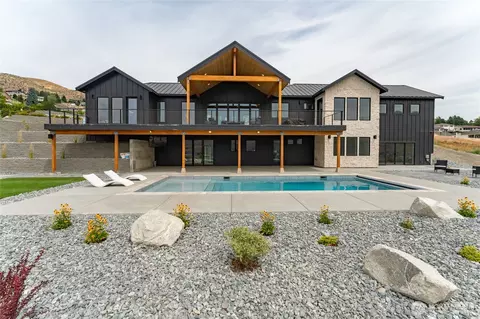 134 Hillcrest Pl, Chelan, WA 98816