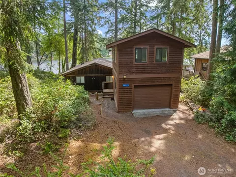 10911 Country Club Dr, Anderson Island, WA 98303