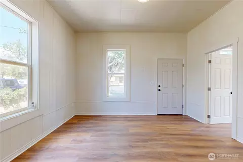 611 SW 3rd St, Pendleton, OR 97801 photo 5