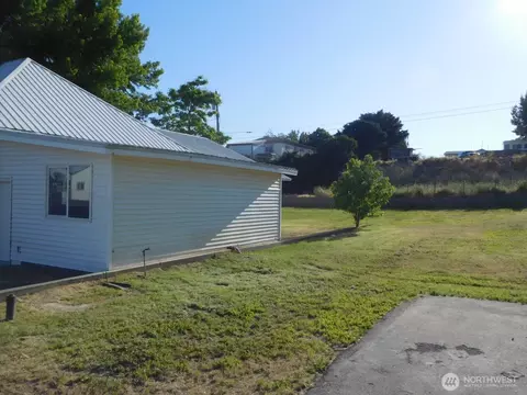 Exterior - 135 N 3rd Ave, Connell, WA 99326 photo 5 of 11