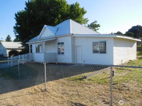 Exterior - 135 N 3rd Ave, Connell, WA 99326 photo 3 of 11