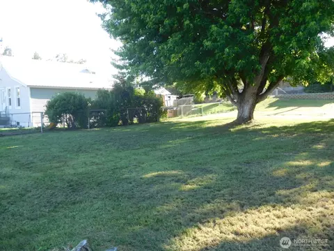 Exterior - 135 N 3rd Ave, Connell, WA 99326 photo 6 of 11
