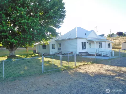 135 N 3rd Ave, Connell, WA 99326