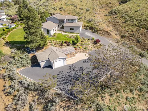 1811 Skyline Dr, Wenatchee, WA 98801
